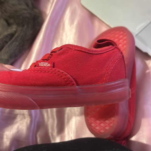 VANS - Picture 3 of 4